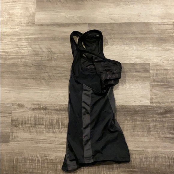 Black workout top with sports bra - Picture 3 of 4